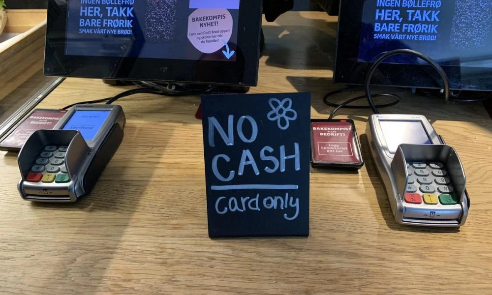 Αυτή είναι η χώρα που "εξαφάνισε" το μετρητό χρήμα